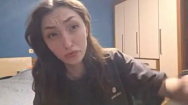 Snapshot of CindyLight chatting on April 7, 4:29 pm CindyLight online show from April 7, 4:29 pm