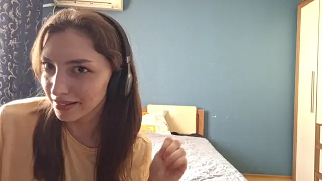 Snapshot of CindyLight chatting on April 11, 2:21 pm CindyLight online show from April 11, 2:21 pm