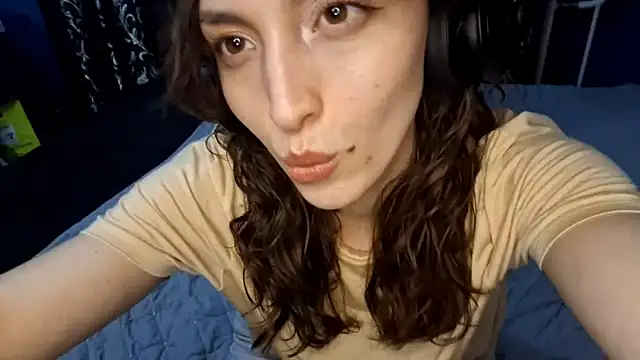 Snapshot of CindyLight chatting on April 19, 6:10 pm CindyLight online show from April 19, 6:10 pm