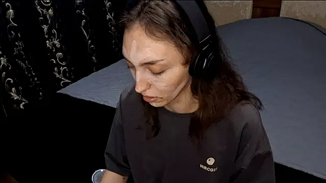 Snapshot of CindyLight chatting on April 21, 5:17 pm CindyLight online show from April 21, 5:17 pm