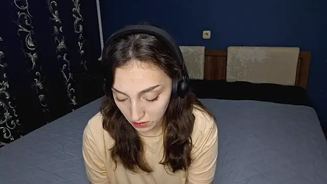 Snapshot of CindyLight chatting on May 2, 4:12 pm CindyLight online show from May 2, 4:12 pm