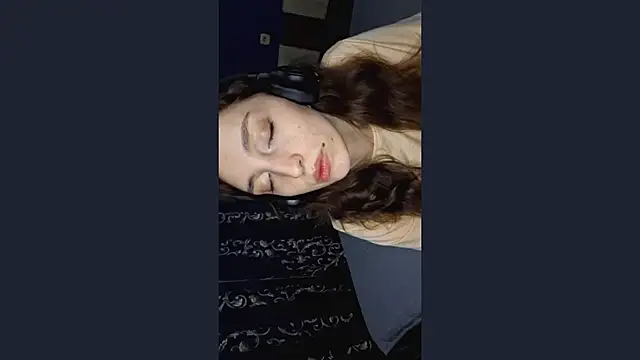 Snapshot of CindyLight chatting on May 4, 4:25 pm CindyLight online show from May 4, 4:25 pm