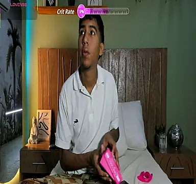 Snapshot of Ender_h0tt chatting on August 3, 8:23 pm Ender h0tt online show from August 3, 8:23 pm