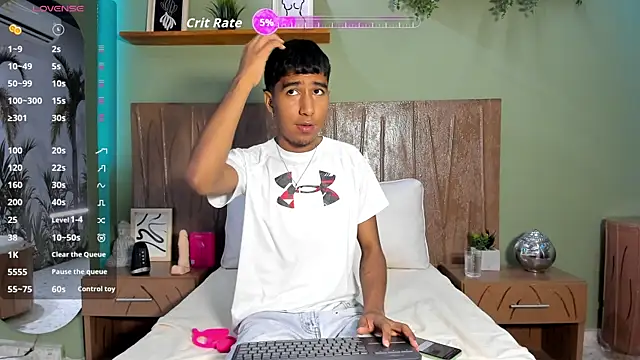 Snapshot of Ender_h0tt chatting on August 4, 8:55 pm Ender h0tt online show from August 4, 8:55 pm