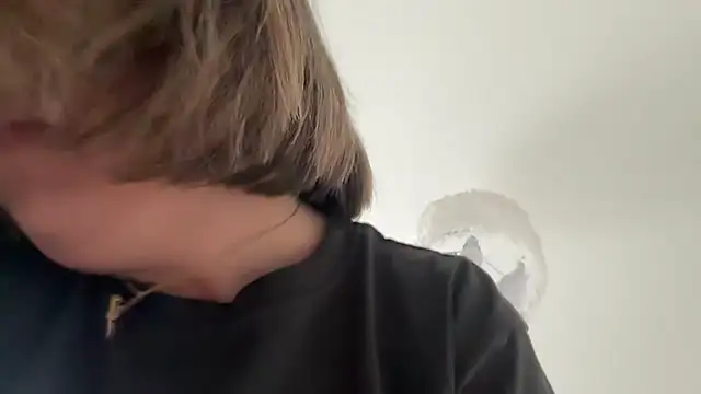 annabellewarick online show from April 23, 5:04 pm