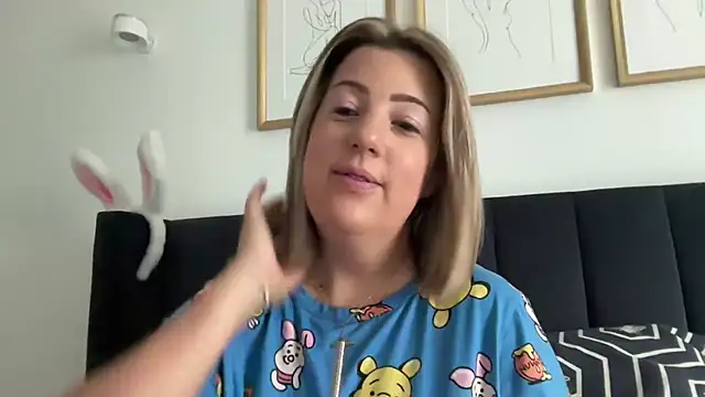 Snapshot of annabellewarick chatting on June 4, 6:19 am annabellewarick online show from June 4, 6:19 am