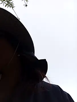 Yellow-pink online show from March 13, 2:18 am