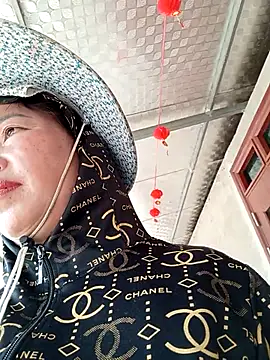 Yellow-pink online show from April 4, 1:48 am