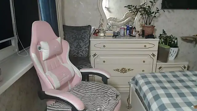 Snapshot of Sweet_Lena7 chatting on June 12, 3:55 pm Sweet Lena7 online show from June 12, 3:55 pm
