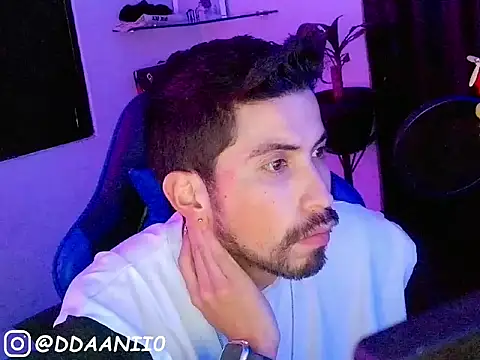 ddaanii0 online show from March 12, 11:38 am