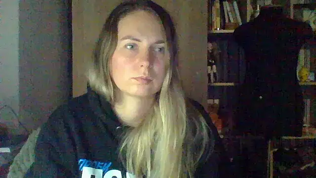 Mollie365 online show from March 8, 4:22 pm