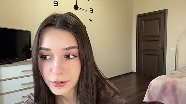 AdeleVelvet online show from April 5, 9:17 am