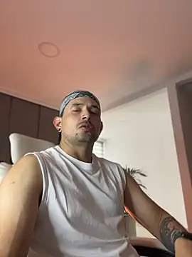 TroyeSavage online show from April 14, 9:54 pm