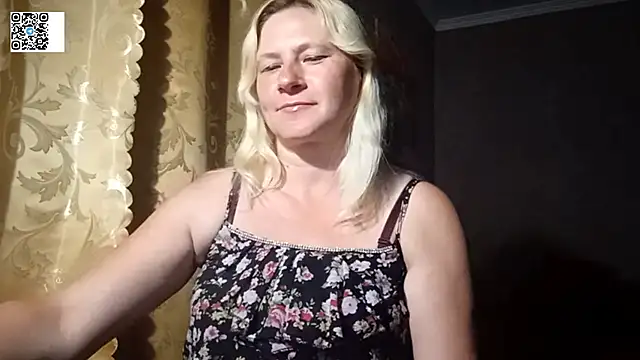 Snapshot of DiamondLady555 chatting on July 7, 6:01 pm DiamondLady555 online show from July 7, 6:01 pm