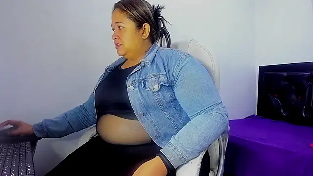 BustyyJuicy Rs online show from April 18, 12:53 pm
