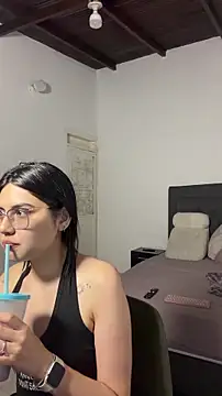 Cloebennet013 online show from May 22, 5:58 am