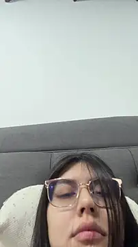 Cloebennet013 online show from June 8, 11:49 pm