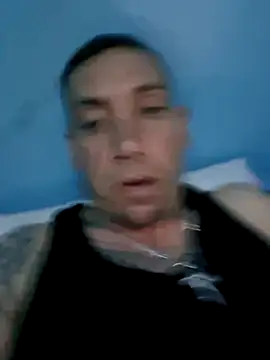 Snapshot of Brandon23xxxgb chatting on April 29, 3:32 am Brandon23xxxgb online show from April 29, 3:32 am