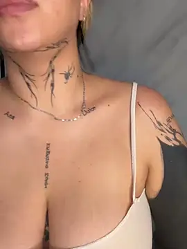 CarolQueen1  online show from March 26, 1:06 pm