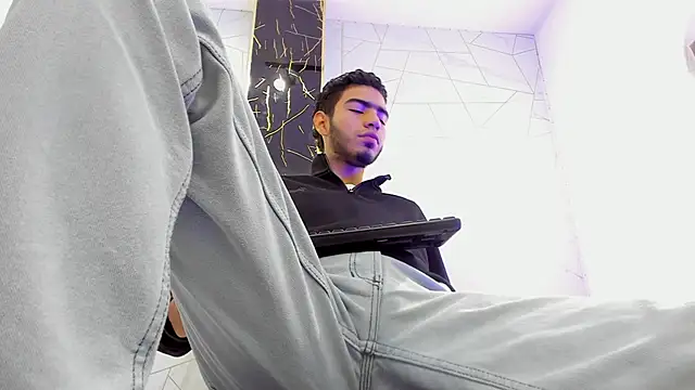 Valentin Lux online show from April 10, 3:01 am