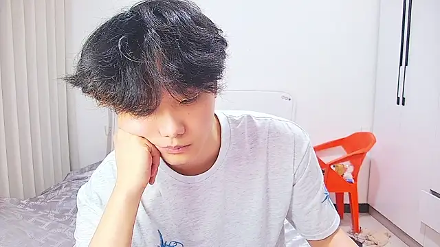 icecream-002 online show from June 15, 2:19 pm