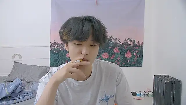 icecream-002 online show from June 16, 12:19 pm