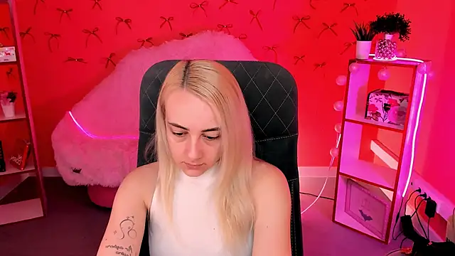 CarolMoor online show from April 3, 9:07 am