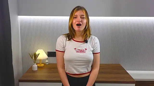 Snapshot of KatinaSalvetti chatting on March 15, 5:41 pm KatinaSalvetti online show from March 15, 5:41 pm