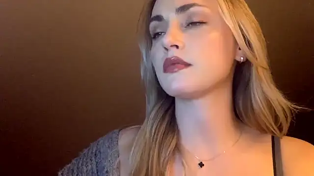 ScarlettSensitive online show from April 15, 8:09 pm