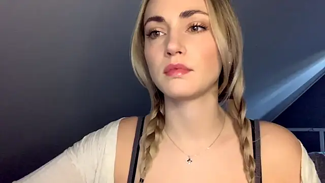 ScarlettSensitive online show from April 24, 6:16 am