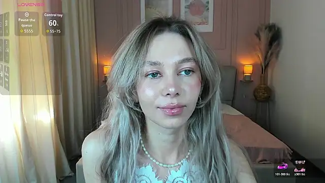 LuluAlis online show from March 22, 2:20 pm