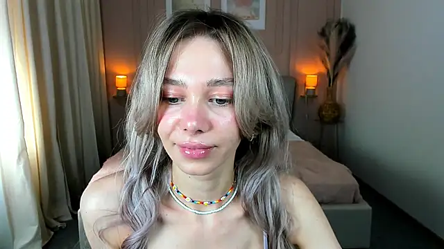 LuluAlis online show from April 25, 1:41 pm