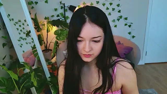 Snapshot of Kessi_Sweet chatting on August 3, 12:21 pm Kessi Sweet online show from August 3, 12:21 pm