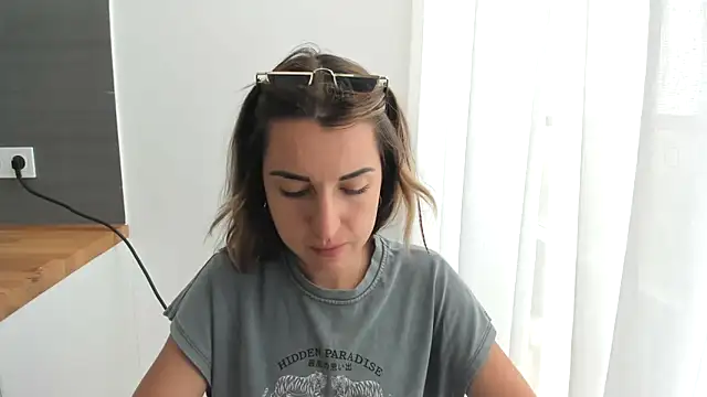 summmmersky1 online show from June 3, 12:41 pm