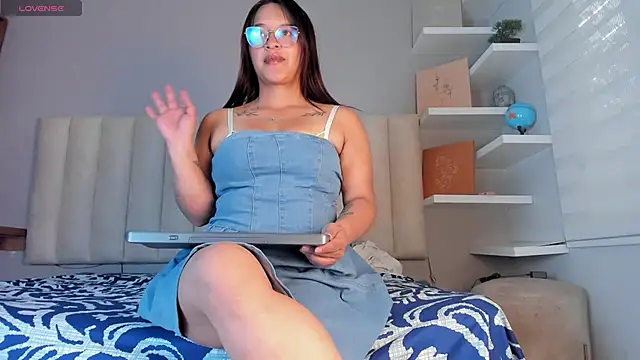 Hilary Miller  online show from March 9, 8:35 pm