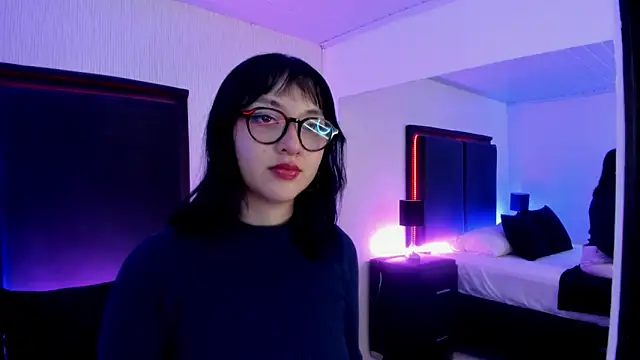 Snapshot of LilithBluum chatting on June 13, 1:03 am LilithBluum online show from June 13, 1:03 am