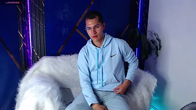 MilanDavid1 online show from April 1, 5:32 pm