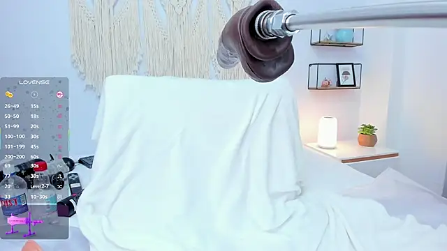 alexaa lovely online show from April 16, 2:40 pm