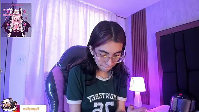 Snapshot of Molly_A chatting on August 4, 3:14 pm Molly A online show from August 4, 3:14 pm