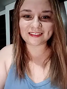 Snapshot of jennyyhottt chatting on April 15, 6:53 am jennyyhottt online show from April 15, 6:53 am