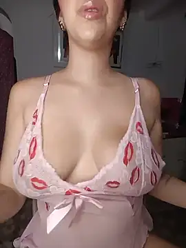 Snapshot of Kitty_Loveee chatting on June 14, 10:23 pm Kitty Loveee online show from June 14, 10:23 pm