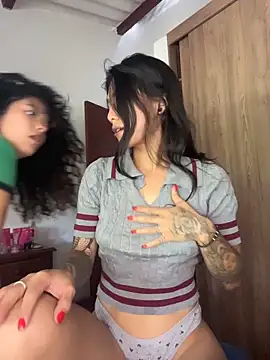 Twoshotsparty420 online show from May 24, 3:39 pm