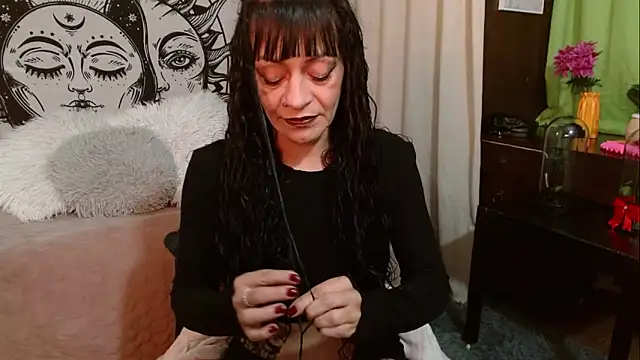 Snapshot of _Alexandra_Jones chatting on April 28, 2:21 am Alexandra Jones online show from April 28, 2:21 am