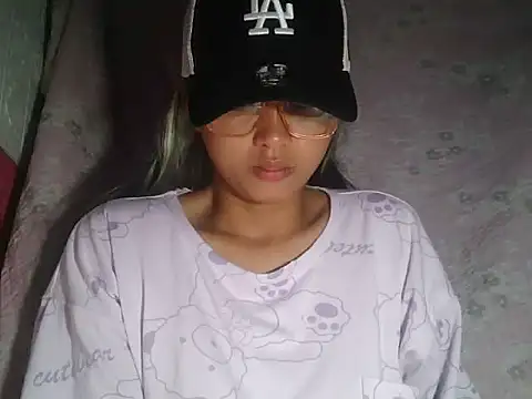 SAM SMILE XOXO online show from March 25, 11:55 pm