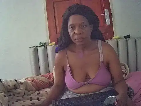 JoycyQueen online show from March 25, 2:45 pm