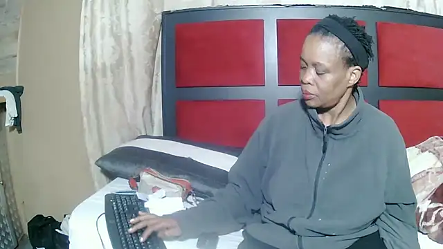 Snapshot of JoycyQueen chatting on June 20, 12:14 am JoycyQueen online show from June 20, 12:14 am