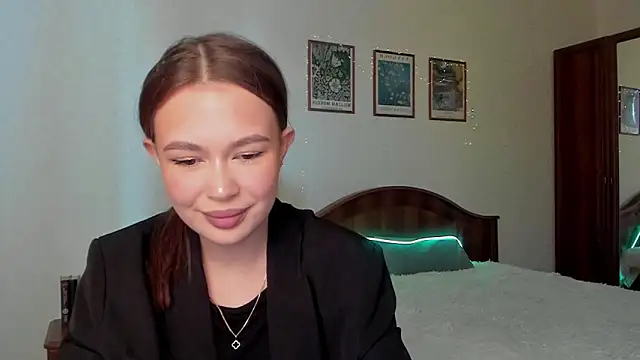 kittiangel00 online show from March 20, 9:25 am