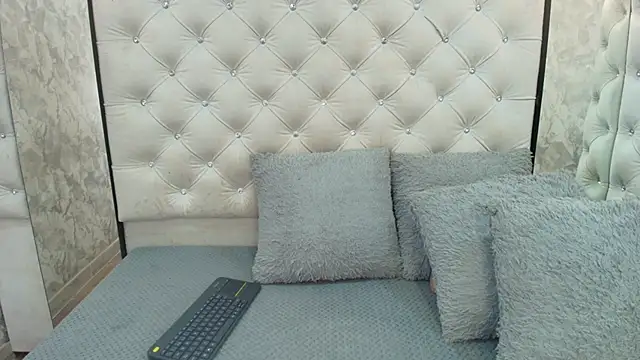 Snapshot of LadyMiax chatting on July 11, 3:42 am LadyMiax online show from July 11, 3:42 am