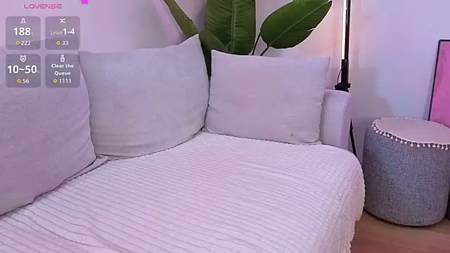 Snapshot of hannahflora chatting on June 6, 5:01 am hannahflora online show from June 6, 5:01 am