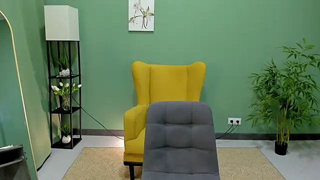Snapshot of LeticiaRomano chatting on June 17, 4:04 am LeticiaRomano online show from June 17, 4:04 am